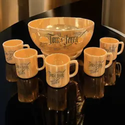 W/ MUGS PEDESTAL