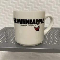 VTG MINNEAPPLE MINNEAPOLIS MINNESOTA APPLE COFFEE MUG CUP 12 OZ WHITE CERAMIC