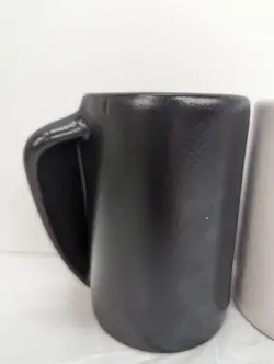 MUGS BLACK WHITE