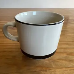 VINTAGE 70S SEARS STRAWBERRIES FREEZER TO OVEN STONEWARE JAPAN COFFEE MUG (1)