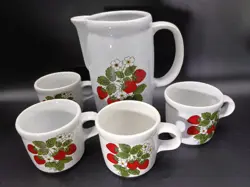 STRAWBERRY QUART PITCHER