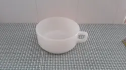 VINTAGE ANCHOR HOCKING  FIRE KING  MILK GLASS OVEN PROOF SOUP BOWL MUG D HANDLE