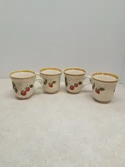 LOT OF 4 MIKASA STRAWBERRY FESTIVAL COFFEE CUP MUG 801 PATTERN VINTAGE SET JAPAN