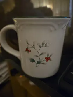 CHRISTMAS COFFEE/TEA CUPS