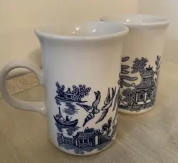 VINTAGE CHURCHILL BLUE WILLOW COFFEE HOT COCOA TEA MUG MADE IN ENGLAND