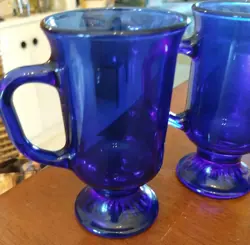 PEDESTAL IRISH MUGS