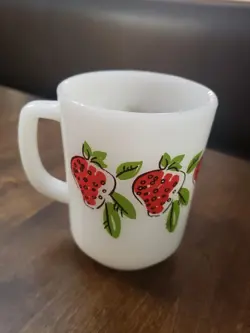 GLASS STRAWBERRY MUG