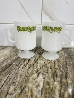 2 VINTAGE PEDESTAL FOOTED MUG SPRING BLOSSOM GREEN CRAZY DAISY 🇺🇸