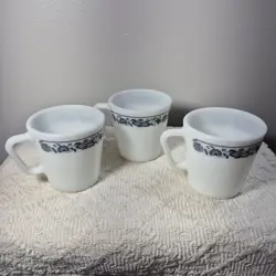 VINTAGE PYREX 1410 COFFEE MUGS OLD TOWN BLUE ONION - MILK GLASS CUPS - LOT OF 3