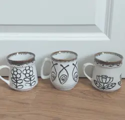 STONEWARE EMBOSSED COFFEE