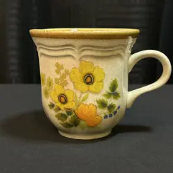 STRAWBERRY MUG