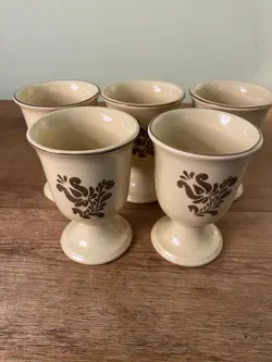 SET OF GLASSES