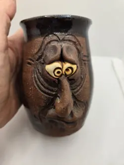 CUP STONEWARE FOLK
