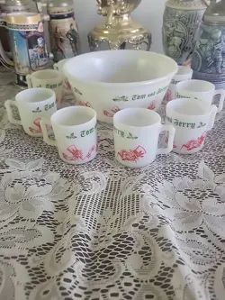 VINTAGE 1950S HAZEL ATLAS MILK GLASS TOM & JERRY PUNCH BOWL SET WITH 6 MUGS EGG