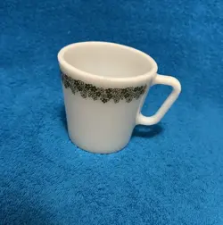 VINTAGE PYREX MILK GLASS CRAZY DAISY SPRING BLOSSOM COFFEE MUG