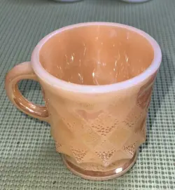 L072 FIRE KING KIMBERLY DIAMOND PEACH LUSTER COFFEE MUG VINTAGE GUC
