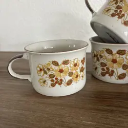 VINTAGE MUGS. 1970S.