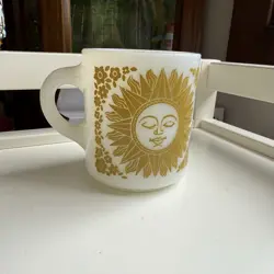 VINTAGE HAZEL ATLAS CELESTIAL SUN FACE SLEEPING/AWAKE WHITE MILK GLASS MUG MCM 