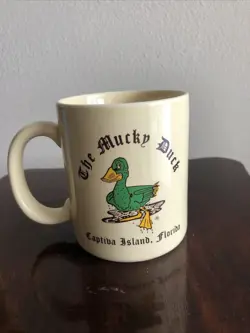 VINTAGE MUCKY DUCK CAPTIVA ISLAND FLORIDA 10OZ MUG