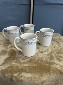 VINTAGE CORELLE CORNING WARE FIRST OF SPRING COFFEE MUGS CUPS - SET OF 4