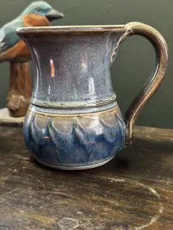PITCHER BLUE BROWN