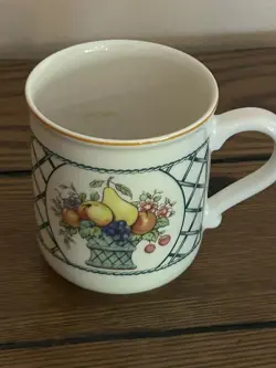 BASKET PATTERN MUG