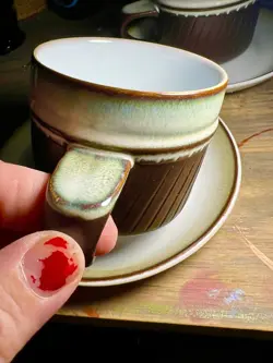 CERAMIC MUGS SAUCERS