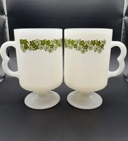 VINTAGE 2 CORELLE PYREX SPRING BLOSSOM CRAZY DAISY MILK GLASS PEDESTAL MUG CUP