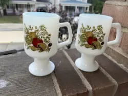 VINTAGE MILK GLASS PEDESTAL MUGS COFFEE CUPS CORNING WARE SPICE OF LIFE
