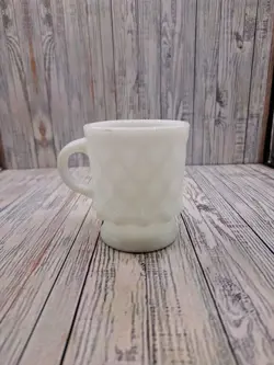 ANCHOR HOCKING KIMBERLY COFFEE MUGS DIAMOND PATTERN WHITE MILK GLASS VINTAGE