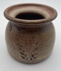 BROWN MUG VASE