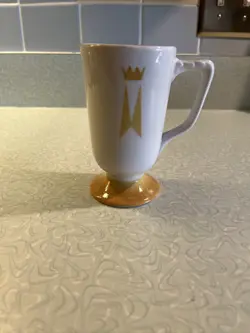CROWN. MCM