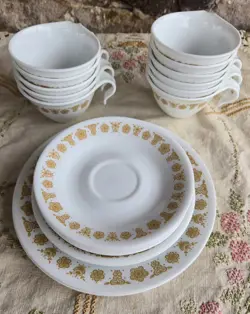 PIECES PLATES SAUCERS