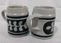 VTG COLONIAL WILLIAMSBURG SALT GLAZED COBALT BLUE MUG TANKARD MUG STEIN SET OF 2