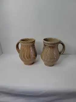 VINTAGE MARK HEWITT POTTERY MUG SET IN NATURAL EARTH TONES WITH BLUE ACCENT
