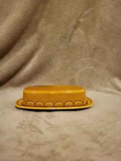 STONEWARE BUTTER DISH