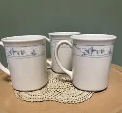 VINTAGE 80S CORELLE FIRST OF SPRING COFFEE MUGS CUPS BLUE FLORAL 12 OZ LOT OF 3