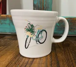 WHITE TAPERED MUG