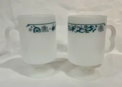 ONION PEDESTAL MUG