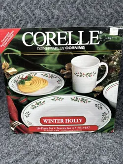 VINTAGE CORELLE WINTER HOLLY DINNER WARE SET 16 PIECES 1991 CORNING           1