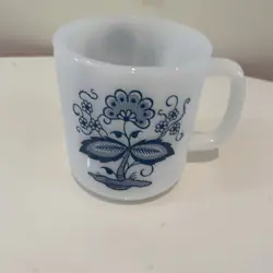VINTAGE PYREX CORNING MILK GLASS BLUE ONION OLD TOWN COFFEE TEA CUP