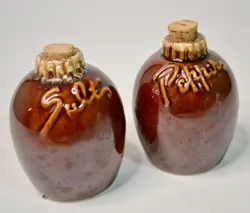 PEPPER SHAKERS OVEN