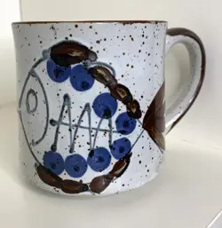 CUP KISSING