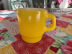 VINTAGE ANCHOR HOCKING FIRE KING OVEN PROOF YELLOW COFFEE MUG CUP