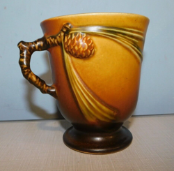 ROSEVILLE POTTERY VINTAGE PINE CONE PINECONE BROWN MUG 960-4
