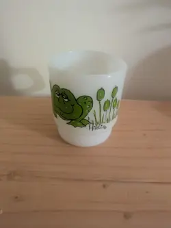 ANCHOR HOCKING FIRE KING HILDI GREEN FROG MUG CUP 8 OZ MILK GLASS VTG