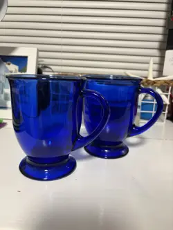2 VINTAGE COBALT BLUE ANCHOR HOCKING PEDESTAL MUGS
