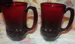 RED MUGS 1/2