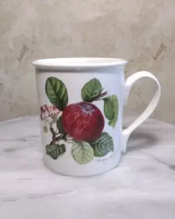 APPLE COFFEE MUG