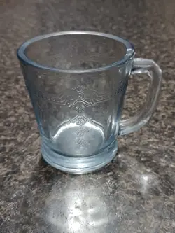 BLUE D-HANDLE GLASS